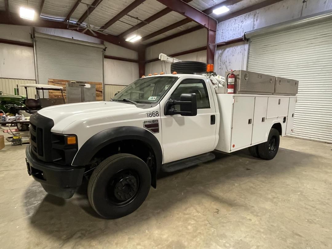 Image of Ford F-550 Primary image