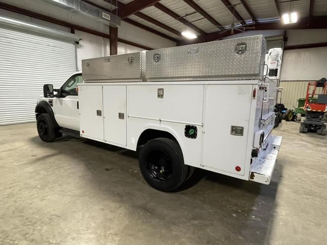 Image of Ford F-550 equipment image 3