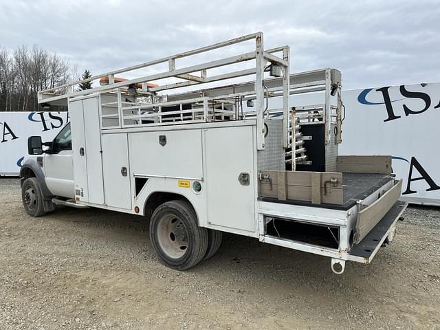 Image of Ford F-550 equipment image 2