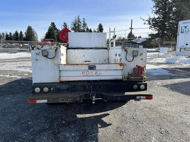 Image of Ford F-550 equipment image 3