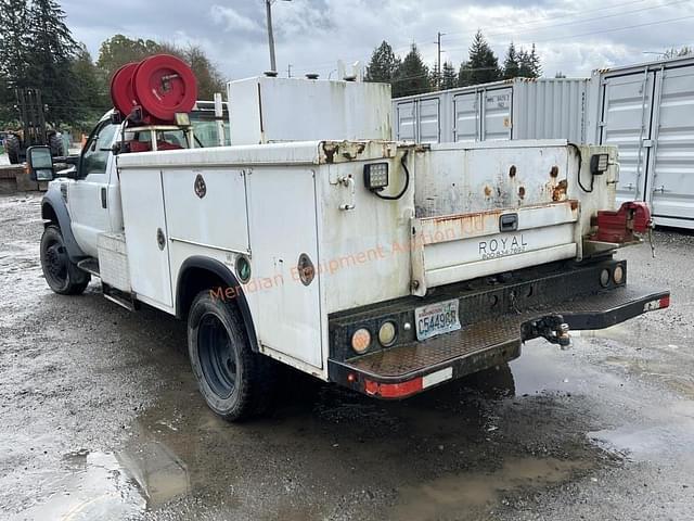 Image of Ford F-550 equipment image 2