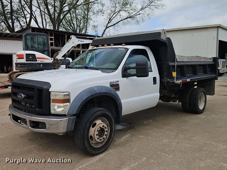 Image of Ford F-550 Primary image