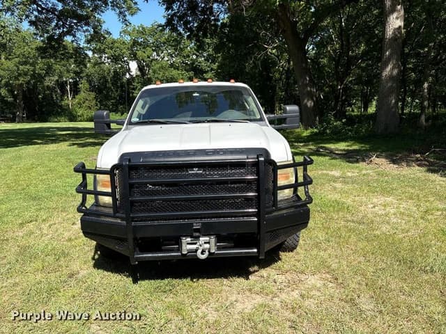 Image of Ford F-550 equipment image 1