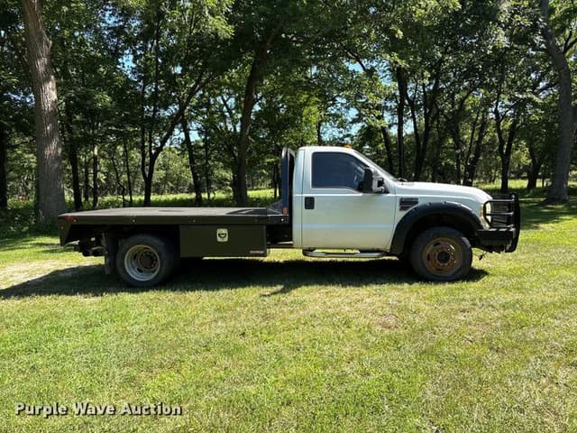 Image of Ford F-550 equipment image 3