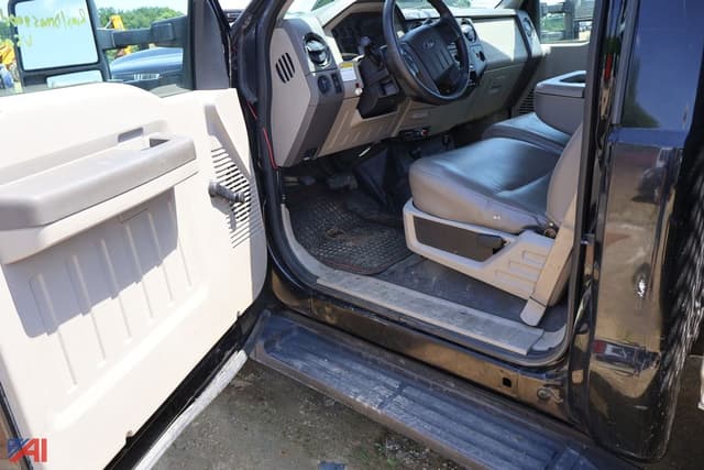 Image of Ford F-550 equipment image 4