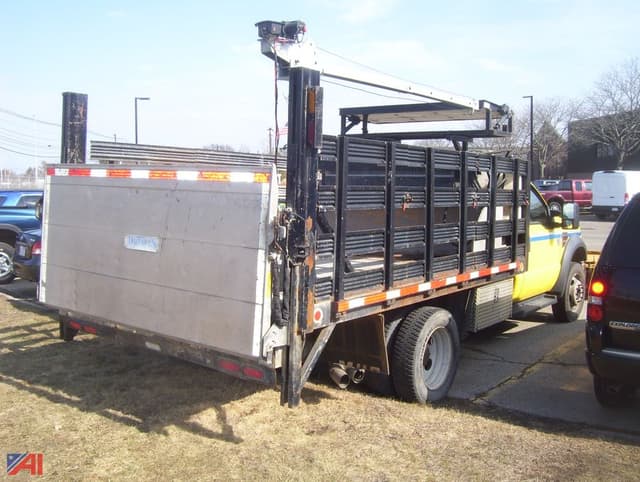 Image of Ford F-550 equipment image 2
