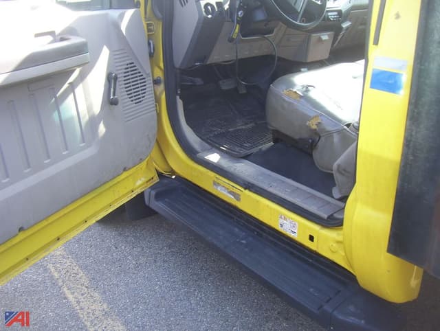 Image of Ford F-550 equipment image 4