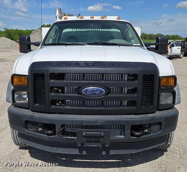 Image of Ford F-550 equipment image 1