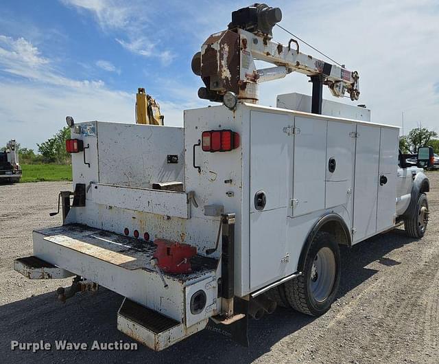 Image of Ford F-550 equipment image 4