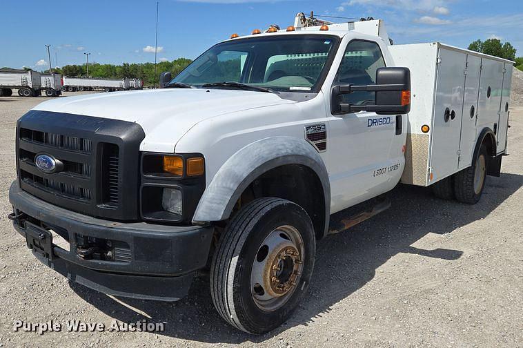 Image of Ford F-550 Primary image