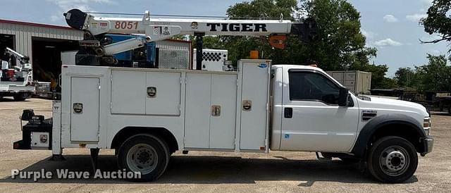 Image of Ford F-550 equipment image 3