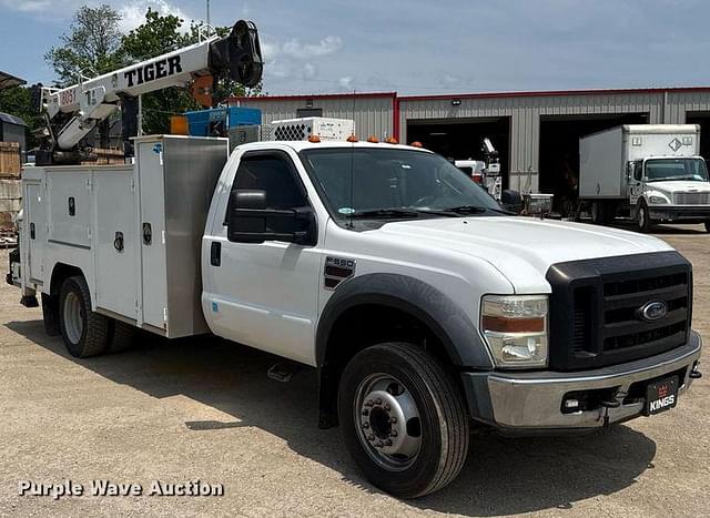 Image of Ford F-550 equipment image 2