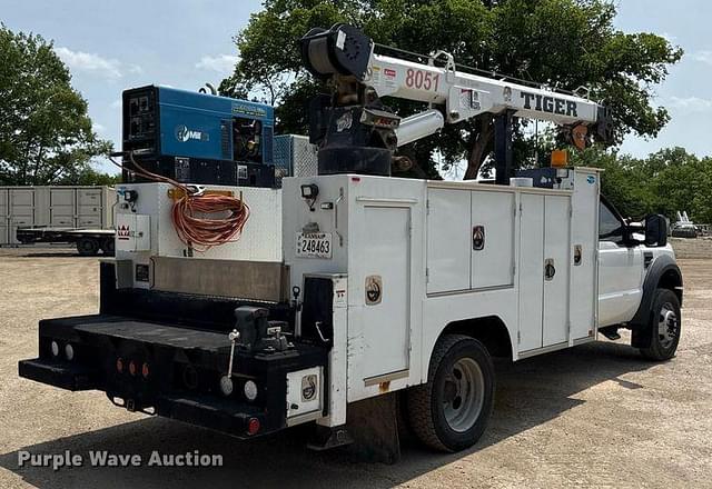 Image of Ford F-550 equipment image 4