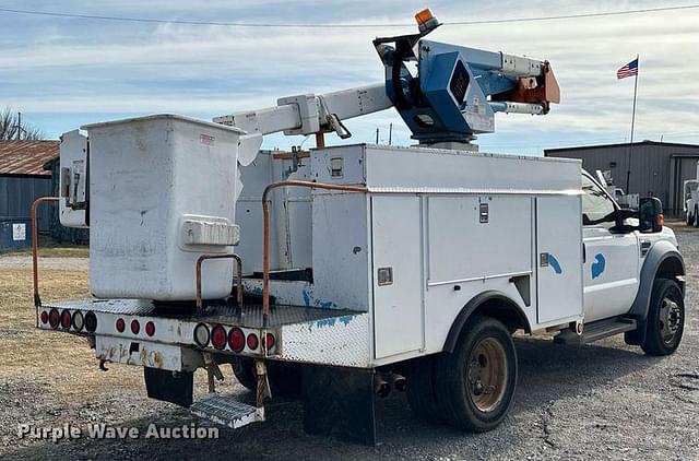 Image of Ford F-550 equipment image 4