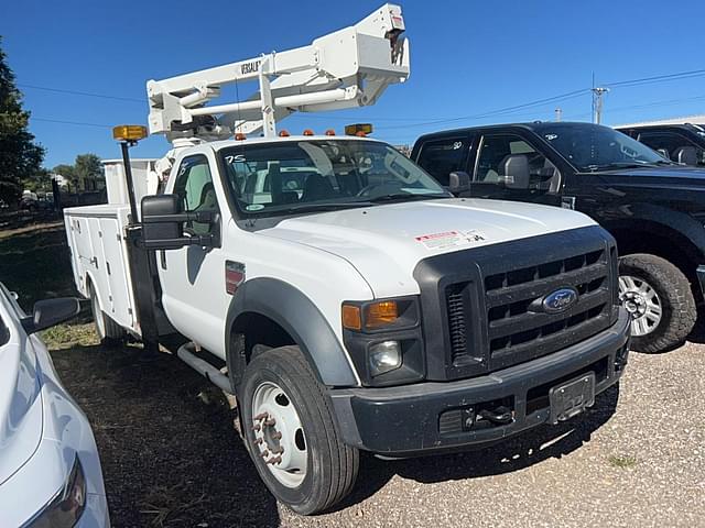 Image of Ford F-550 equipment image 4