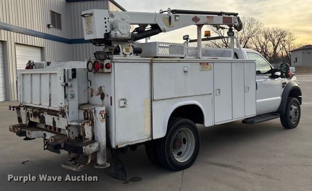 Image of Ford F-550 equipment image 4