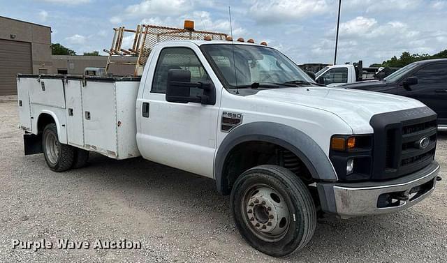 Image of Ford F-550 equipment image 2