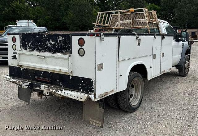 Image of Ford F-550 equipment image 4