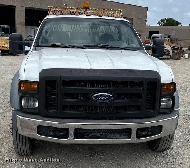 Image of Ford F-550 equipment image 1