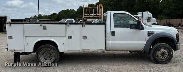 Image of Ford F-550 equipment image 3