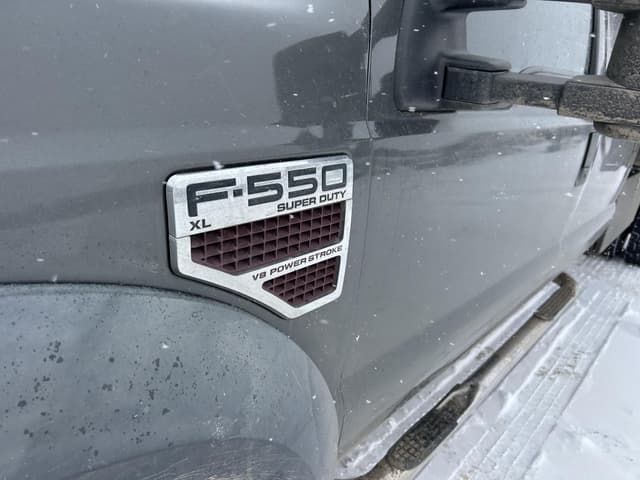 Image of Ford F-550 equipment image 2