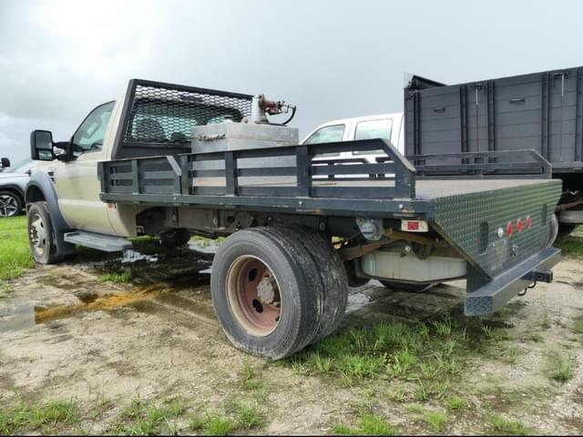 Image of Ford F-550 equipment image 3