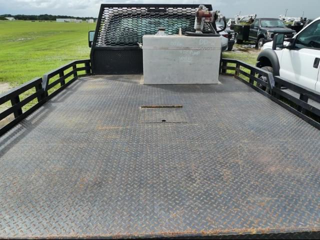 Image of Ford F-550 equipment image 4