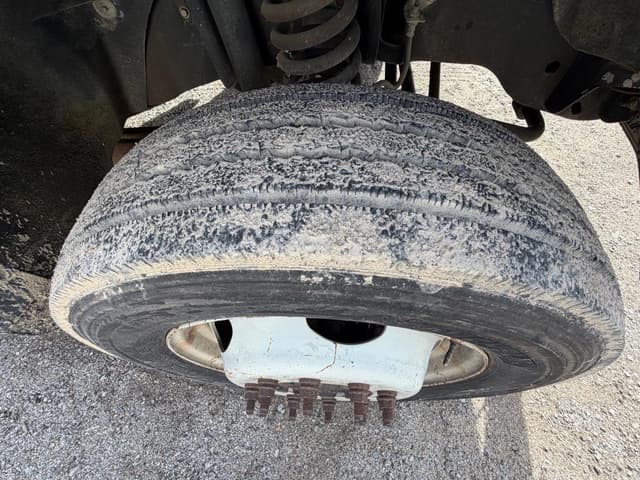 Image of Ford F-550 equipment image 3