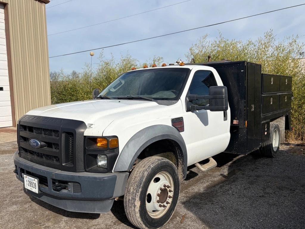 Image of Ford F-550 Primary image