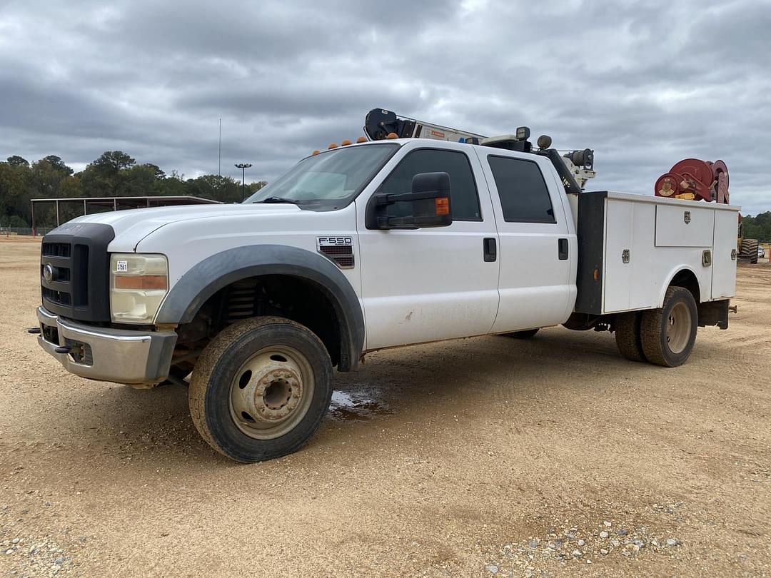 Image of Ford F-550 Primary image