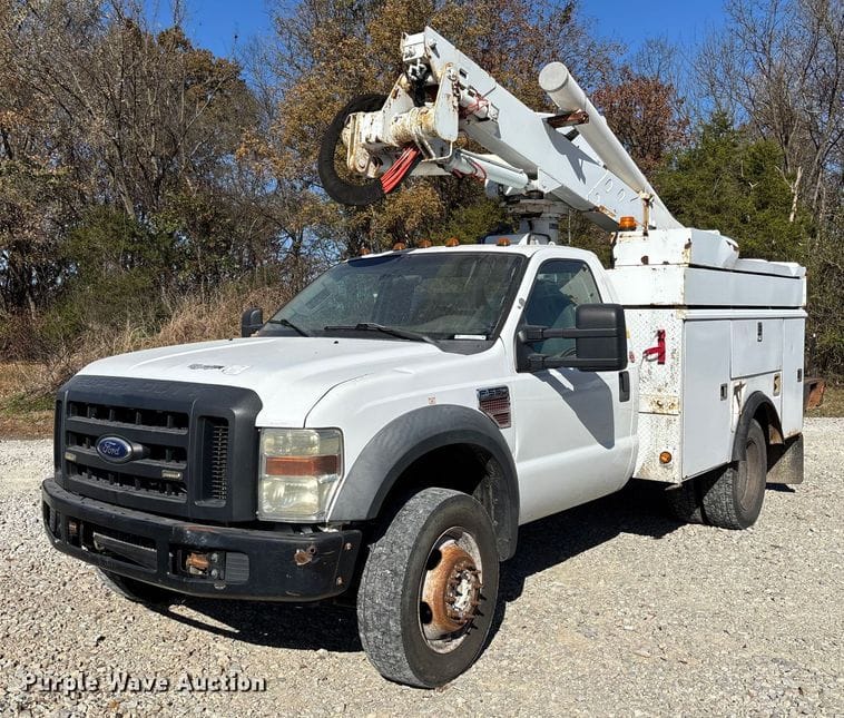 2008 Ford F-550 Equipment Image0