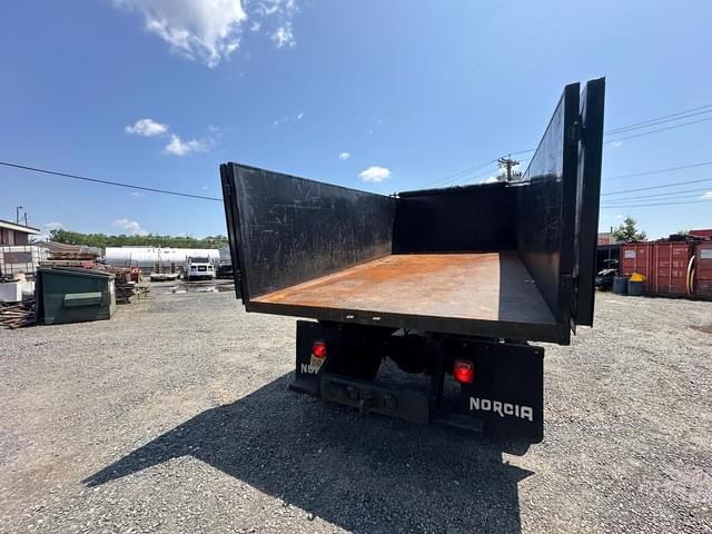 Image of Ford F-650 equipment image 4