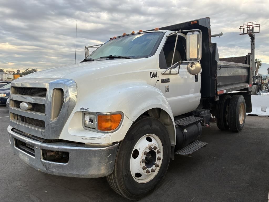 2008 Ford F-650 Equipment Image0