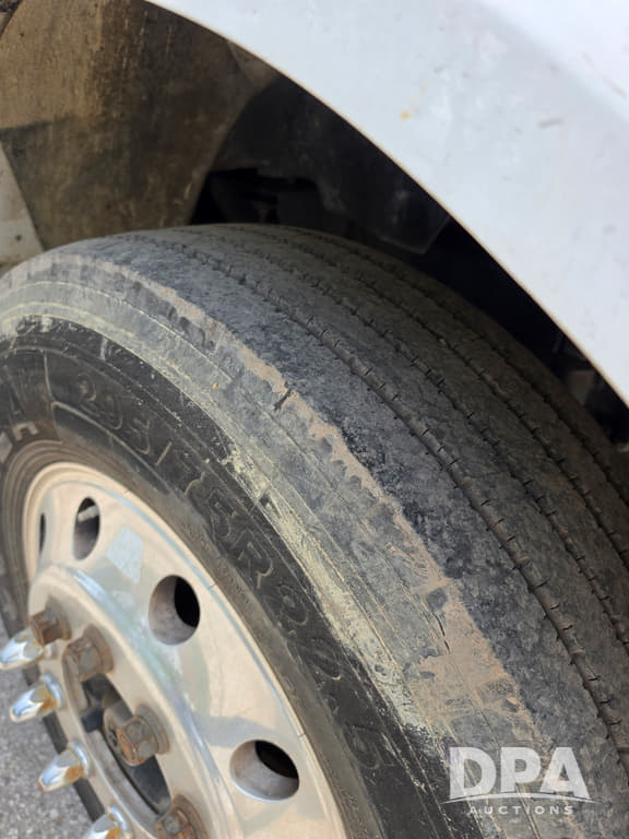 Image of Ford F-650 equipment image 4