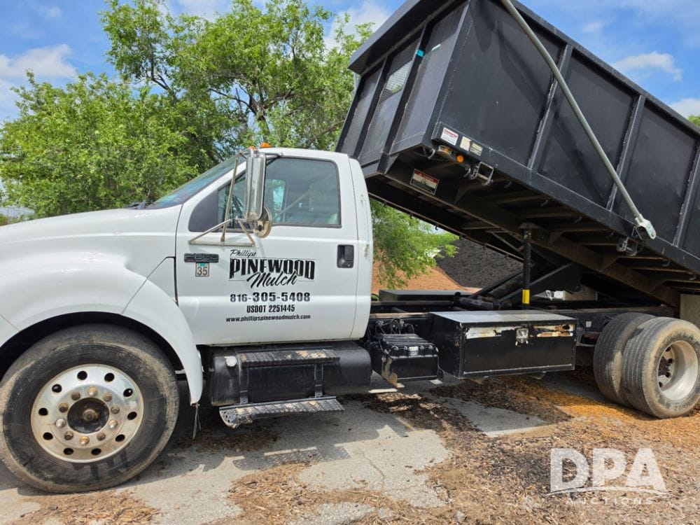 2008 Ford F-650 Equipment Image0