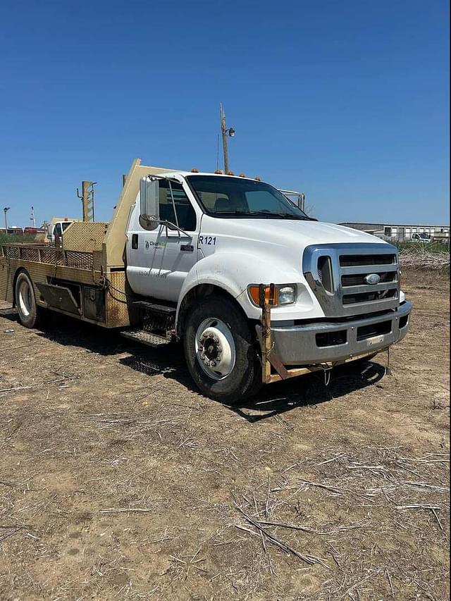 Image of Ford F-650 equipment image 4