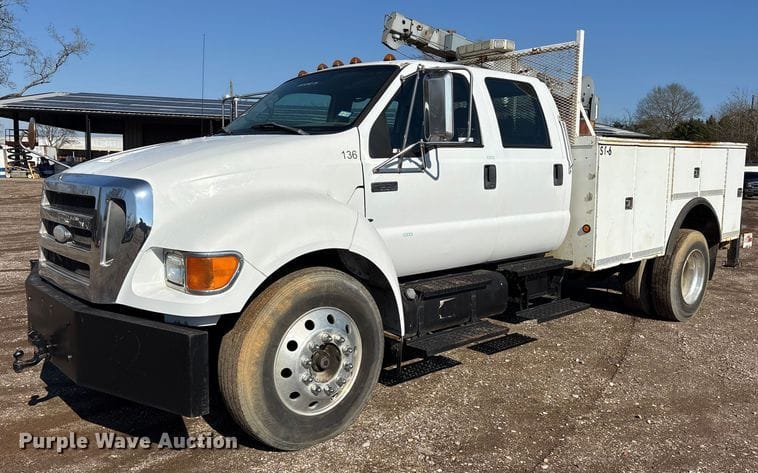 2008 Ford F-650 Equipment Image0