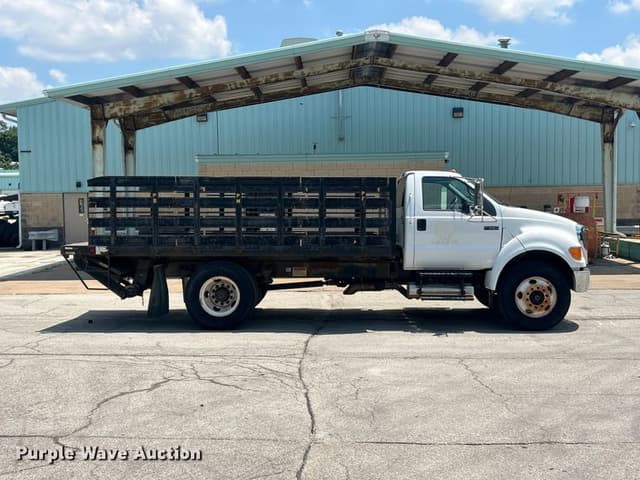 Image of Ford F-650 equipment image 3