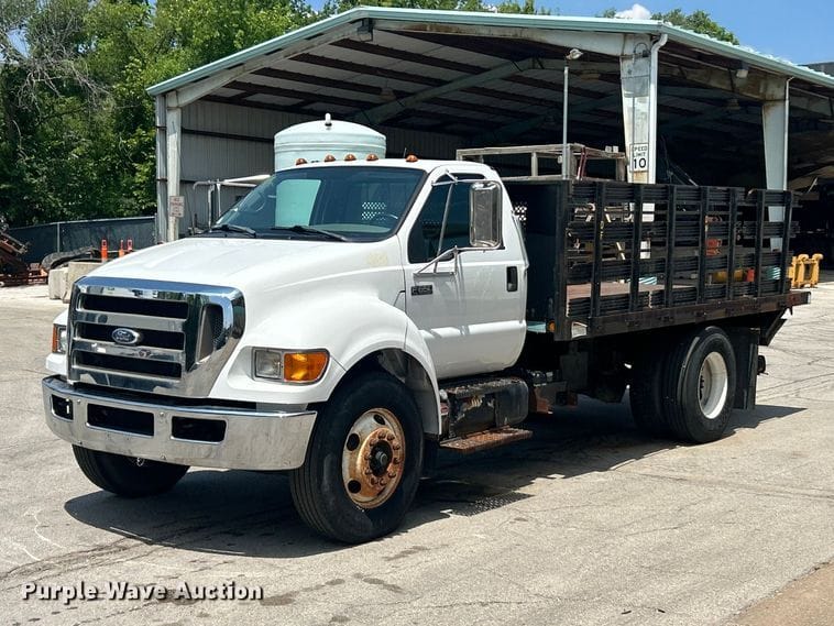2008 Ford F-650 Equipment Image0