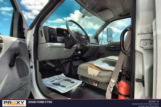 Image of Ford F-750 equipment image 2