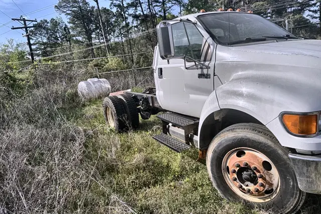 Image of Ford F-750 equipment image 4