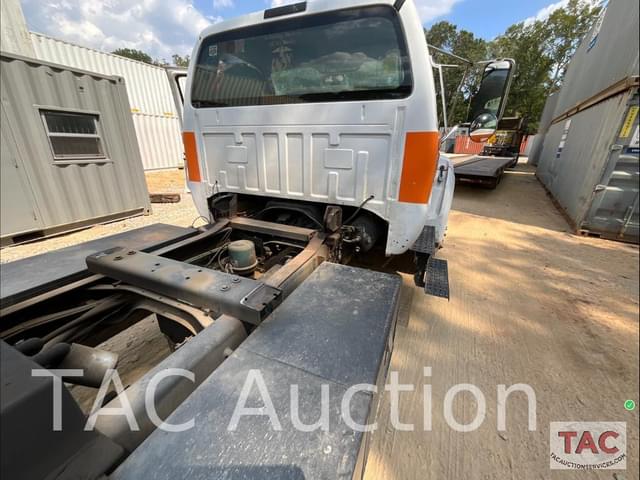 Image of Ford F-750 equipment image 4