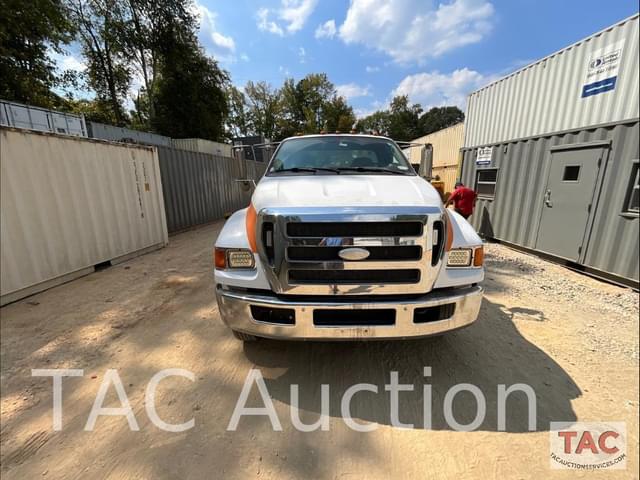 Image of Ford F-750 equipment image 1