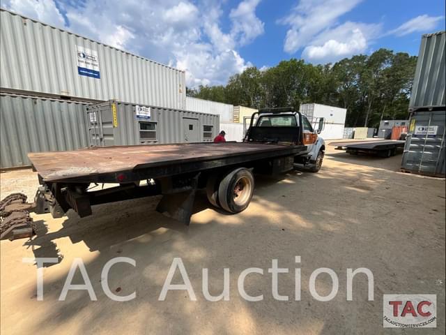 Image of Ford F-750 equipment image 3