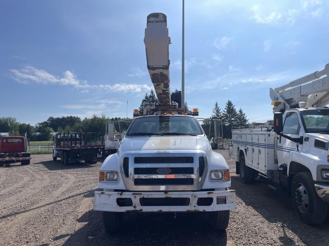 Image of Ford F-750 equipment image 2