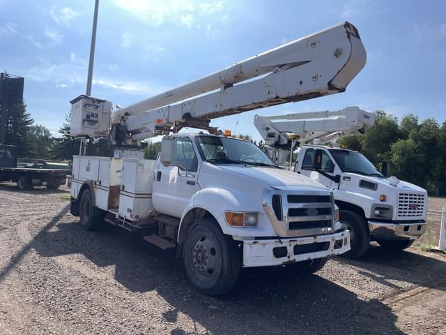 Image of Ford F-750 equipment image 3