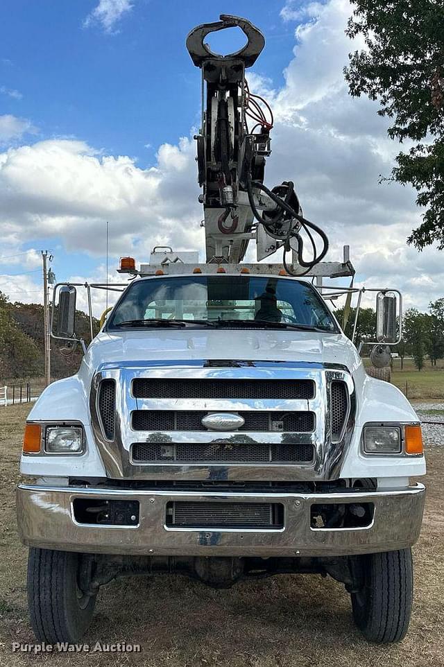 Image of Ford F-750 equipment image 1