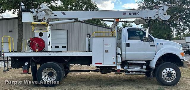 Image of Ford F-750 equipment image 3