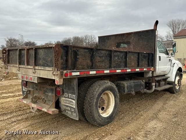Image of Ford F-750 equipment image 4