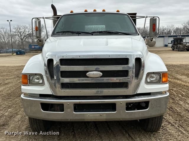 Image of Ford F-750 equipment image 1